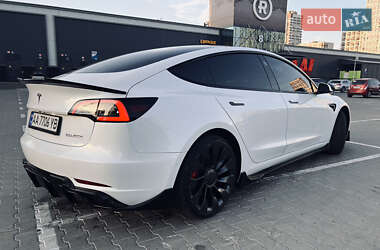 Седан Tesla Model 3 2022 в 
