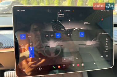 Седан Tesla Model 3 2022 в 