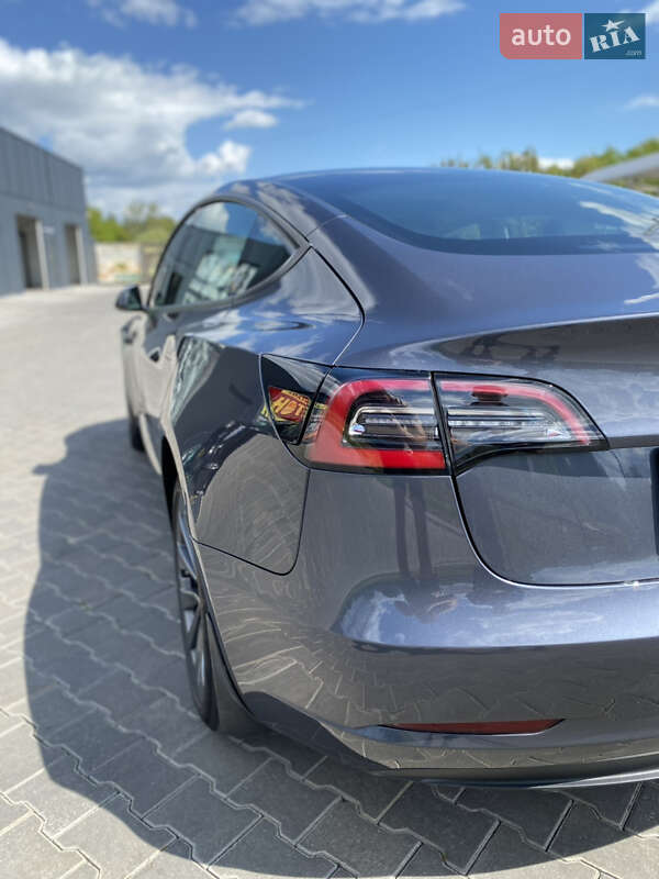 Седан Tesla Model 3 2022 в Звягелі