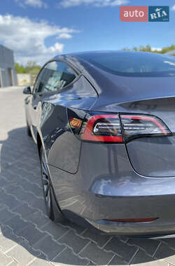 Седан Tesla Model 3 2022 в 