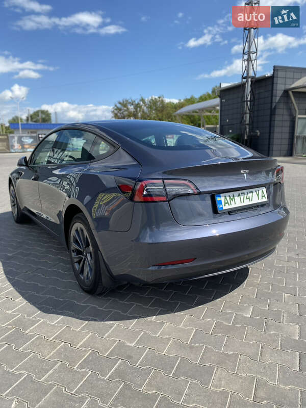 Седан Tesla Model 3 2022 в Звягелі