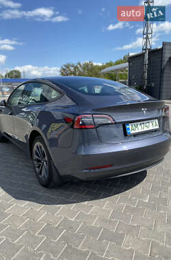 Седан Tesla Model 3 2022 в 