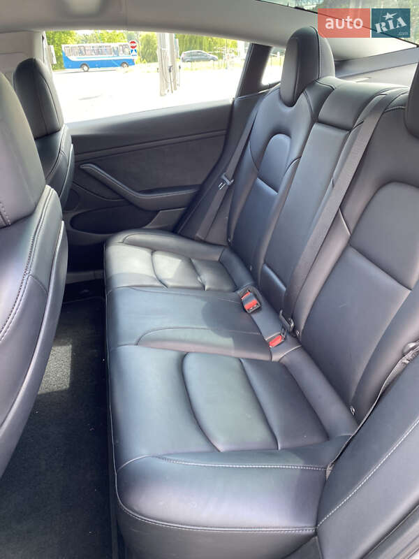 Седан Tesla Model 3 2022 в Звягелі