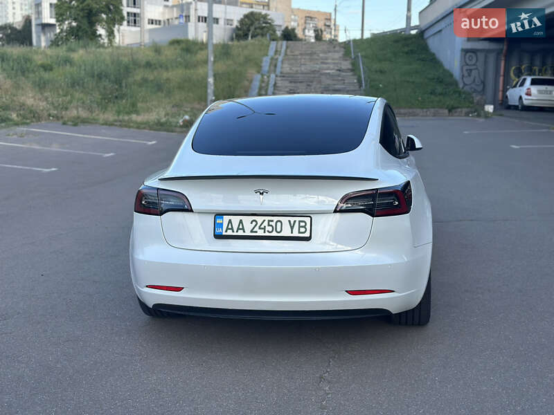 Седан Tesla Model 3 2021 в Киеве