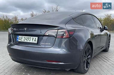 Седан Tesla Model 3 2022 в 