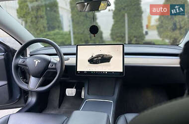 Седан Tesla Model 3 2022 в 