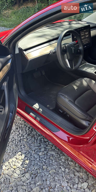 Седан Tesla Model 3 2022 в Чернівцях