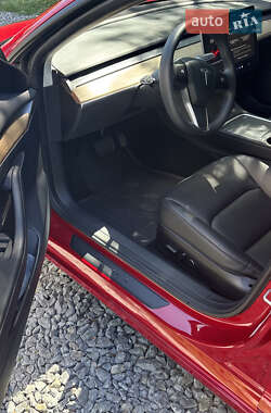 Седан Tesla Model 3 2022 в 