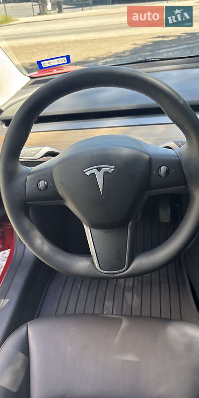 Седан Tesla Model 3 2022 в Чернівцях