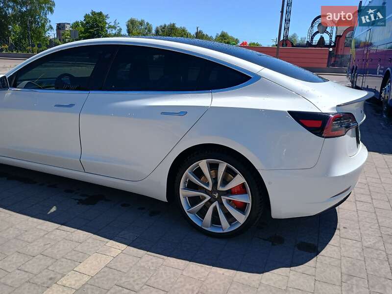 Седан Tesla Model 3 2019 в Самборі