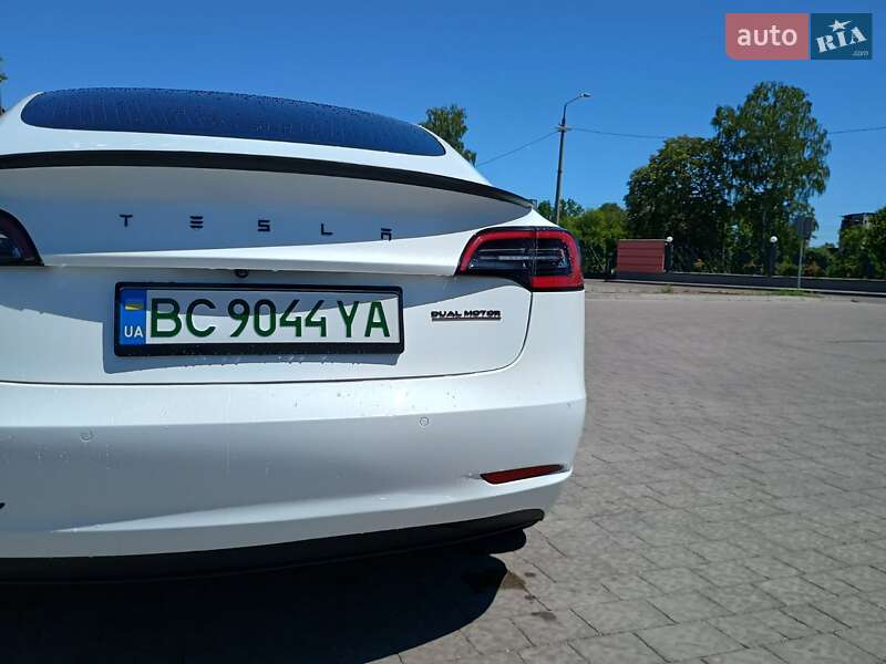 Седан Tesla Model 3 2019 в Самборі