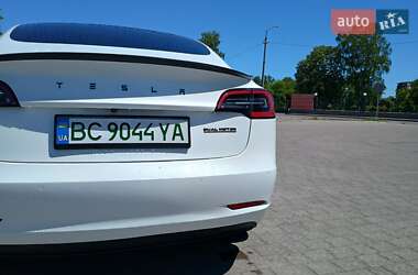 Седан Tesla Model 3 2019 в 