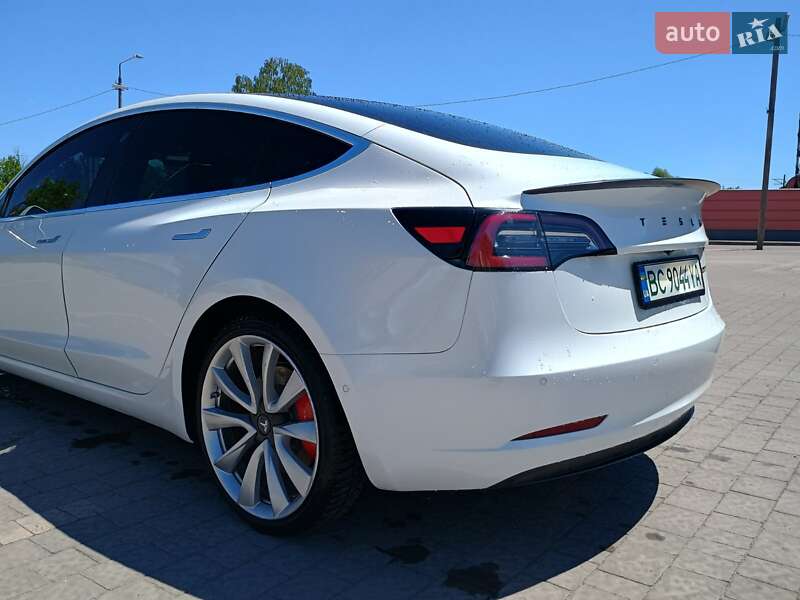 Седан Tesla Model 3 2019 в Самборі
