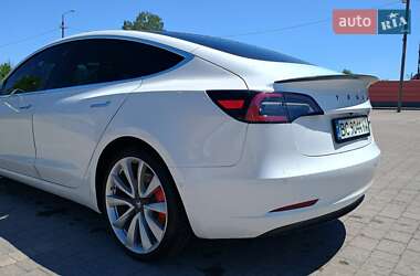 Седан Tesla Model 3 2019 в 