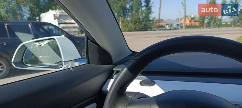 Седан Tesla Model 3 2019 в Самборі