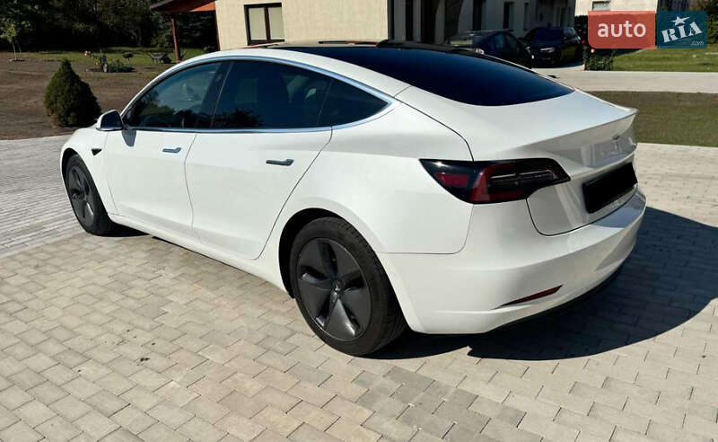Седан Tesla Model 3 2020 в Ровно