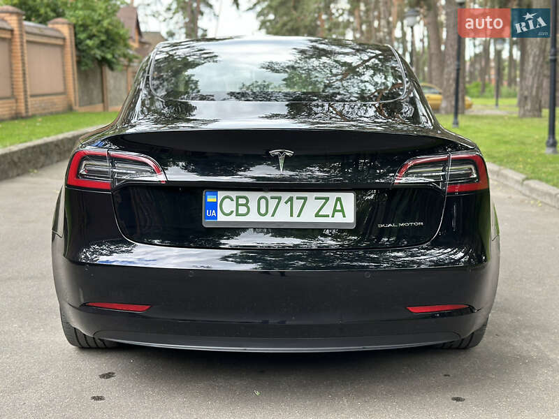 Седан Tesla Model 3 2022 в Чернигове