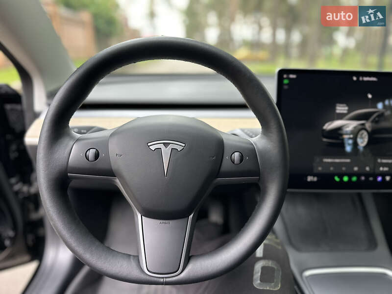 Седан Tesla Model 3 2022 в Чернигове