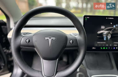 Седан Tesla Model 3 2022 в 