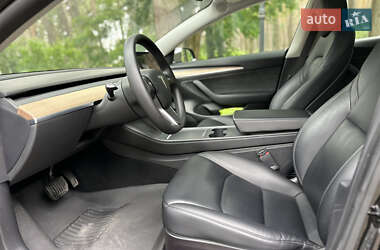 Седан Tesla Model 3 2022 в 