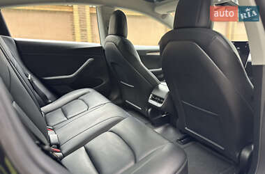 Седан Tesla Model 3 2022 в 