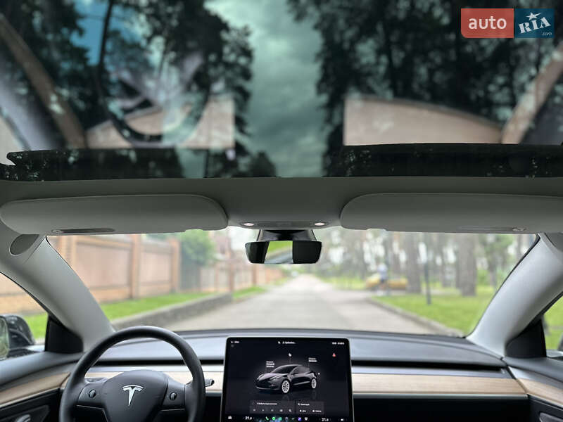 Седан Tesla Model 3 2022 в Чернигове