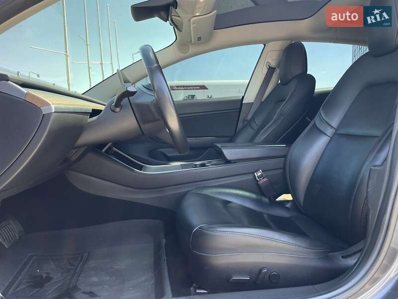 Седан Tesla Model 3 2018 в Днепре