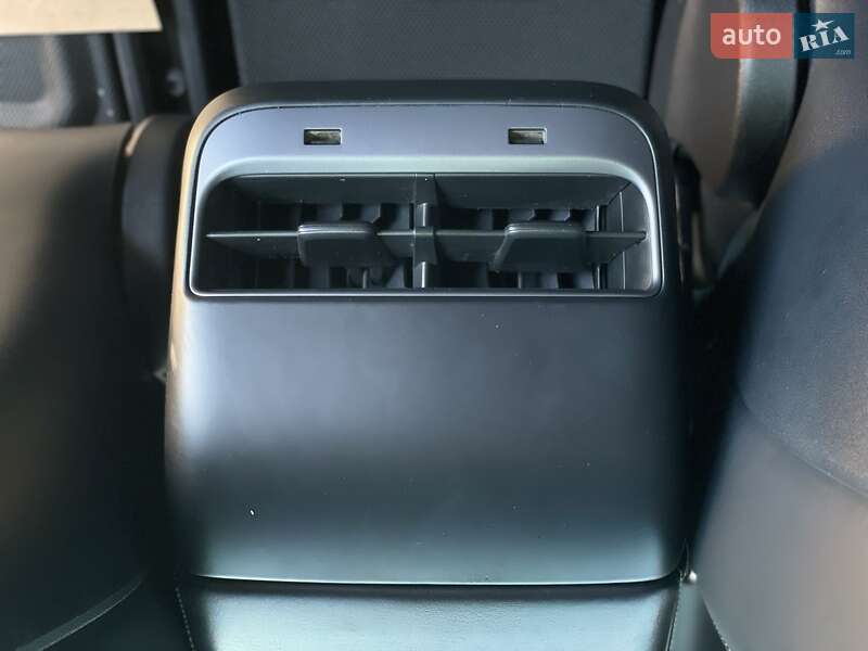 Седан Tesla Model 3 2018 в Днепре