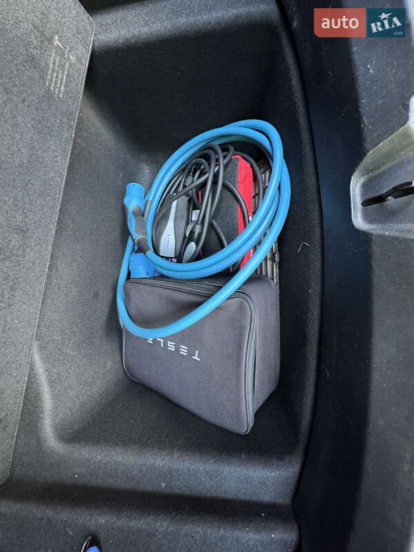 Седан Tesla Model 3 2019 в Києві