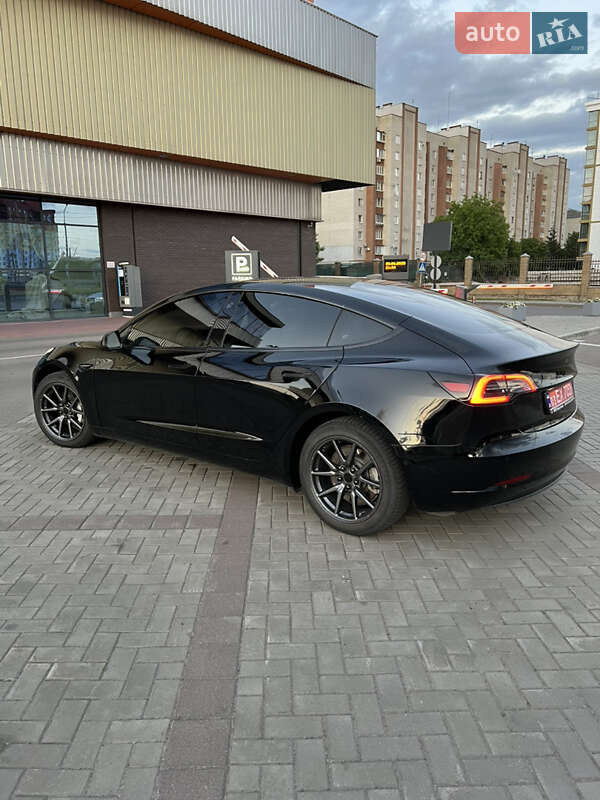 Седан Tesla Model 3 2019 в Ківерцях