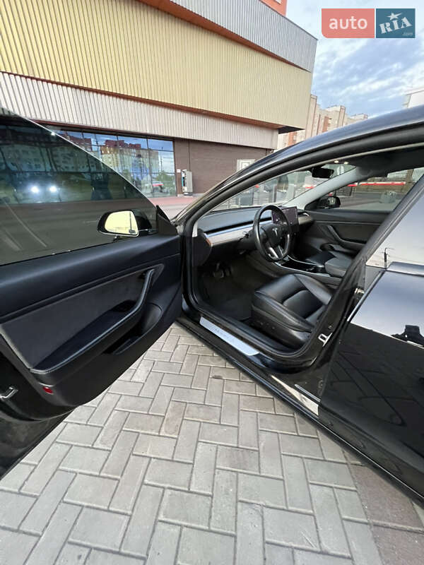 Седан Tesla Model 3 2019 в Ківерцях