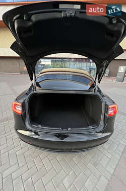 Седан Tesla Model 3 2019 в 