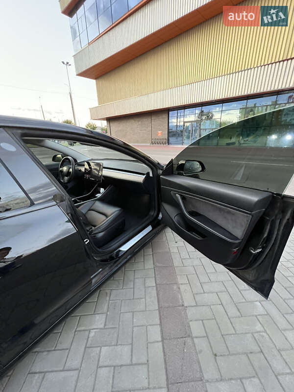 Седан Tesla Model 3 2019 в Ківерцях