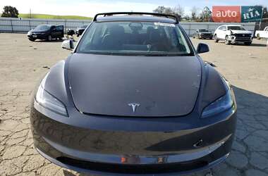 Седан Tesla Model 3 2024 в 