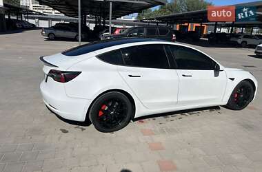 Седан Tesla Model 3 2021 в 