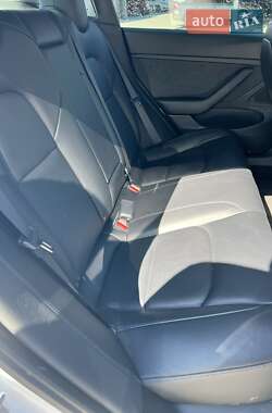 Седан Tesla Model 3 2021 в 