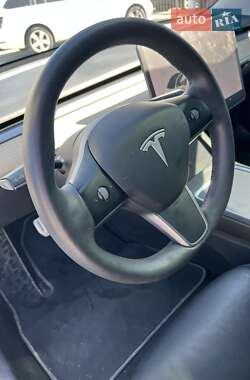 Седан Tesla Model 3 2021 в 