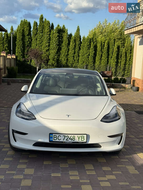 Седан Tesla Model 3 2020 в Киеве