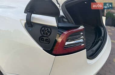 Седан Tesla Model 3 2020 в 