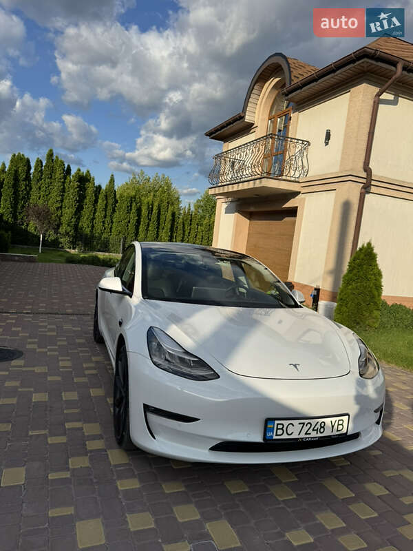 Седан Tesla Model 3 2020 в Киеве