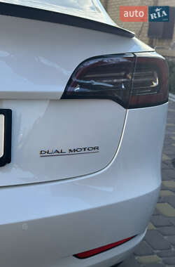 Седан Tesla Model 3 2020 в 