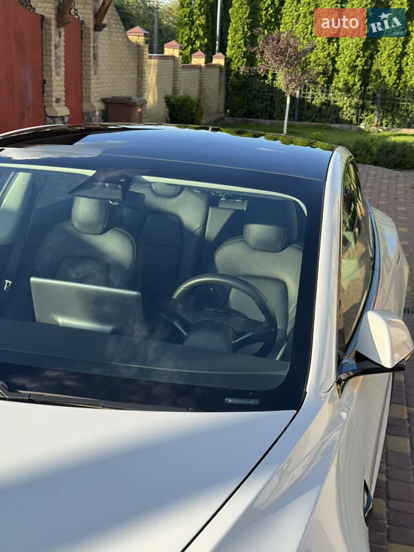 Седан Tesla Model 3 2020 в Киеве
