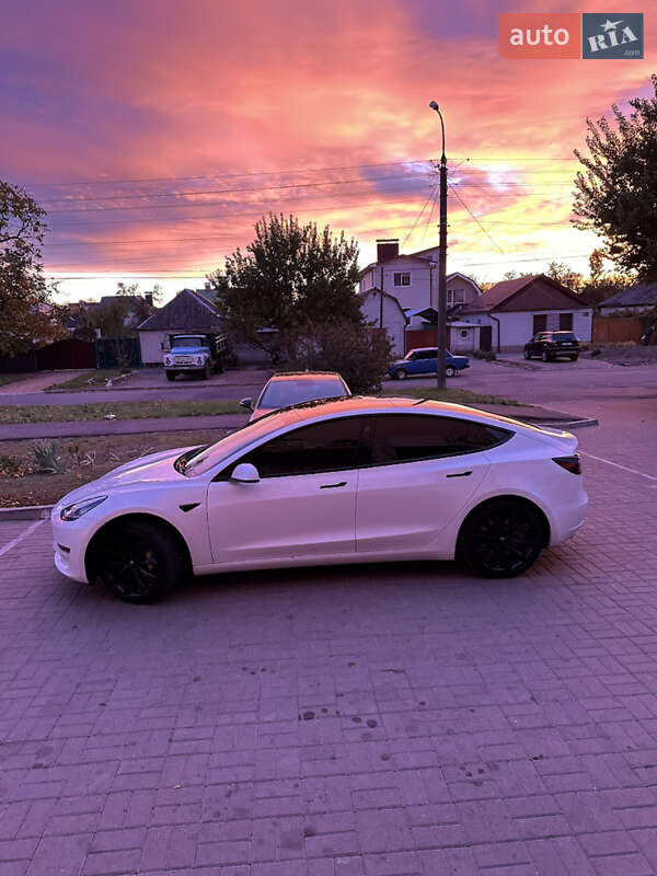 Седан Tesla Model 3 2019 в 