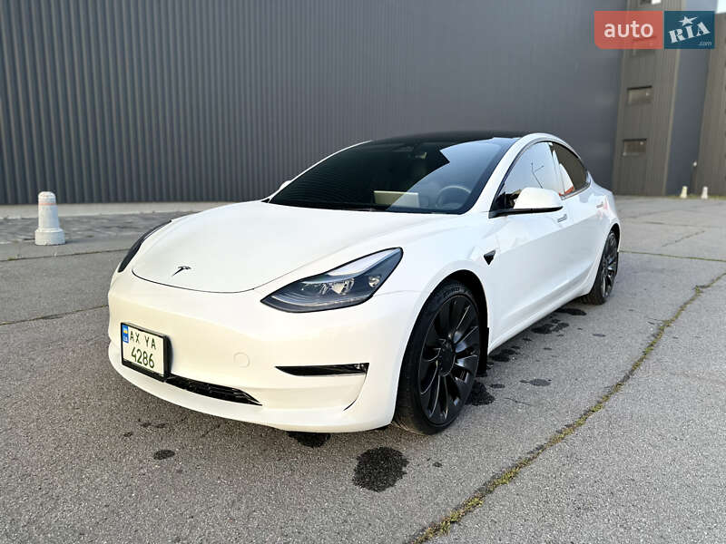 Седан Tesla Model 3 2023 в 