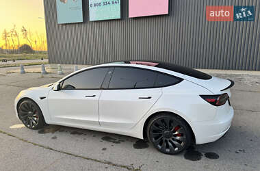 Седан Tesla Model 3 2023 в 