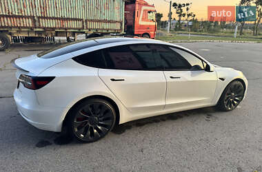 Седан Tesla Model 3 2023 в 