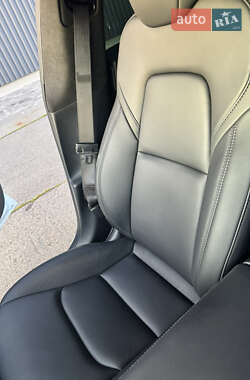 Седан Tesla Model 3 2023 в 