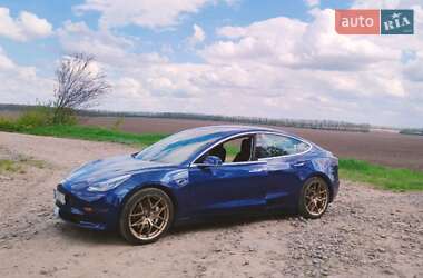 Седан Tesla Model 3 2019 в Киеве