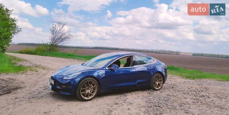 Седан Tesla Model 3 2019 в 