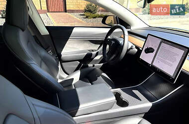 Седан Tesla Model 3 2020 в 